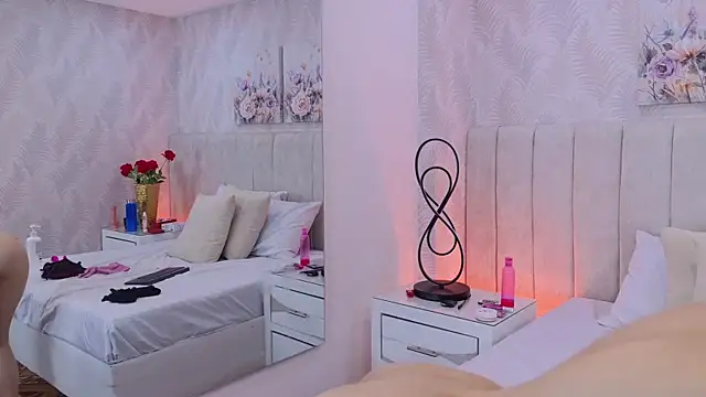 SaraLugo live sex cam