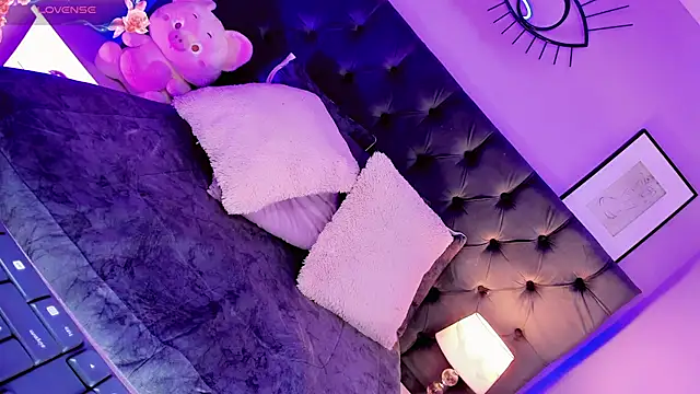 Amira_Ember webcam