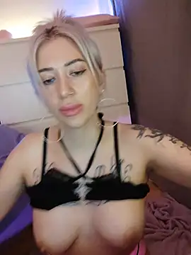 Gina-Lumara live cam on StripChat