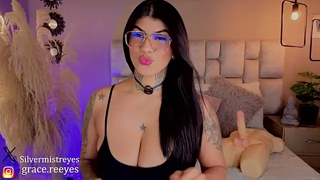 Silvermistt live cam on StripChat