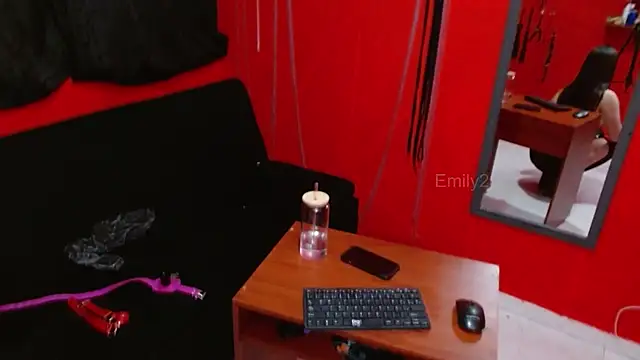 Emily_Slave28 webcam