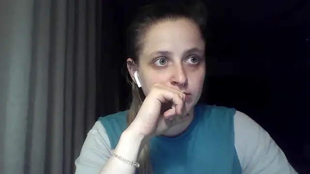 LeaWetGirl live cam on StripChat