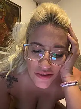 PlayWithUsXO webcam
