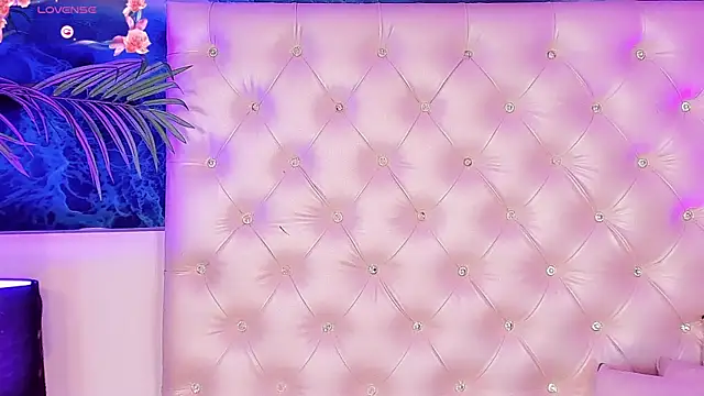 Keira_Fox31 live cam on StripChat