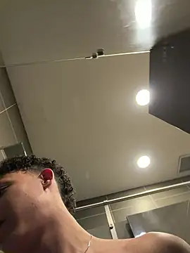 yoursexyjose live webcam show