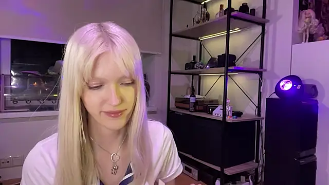 ShoshanaNogueras webcam