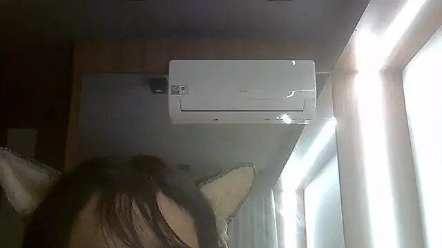 SkinnyKitten live cam on StripChat