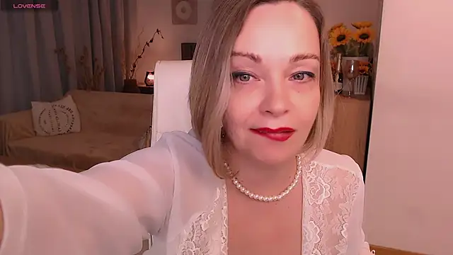 Tilly_Eliot live cam on StripChat