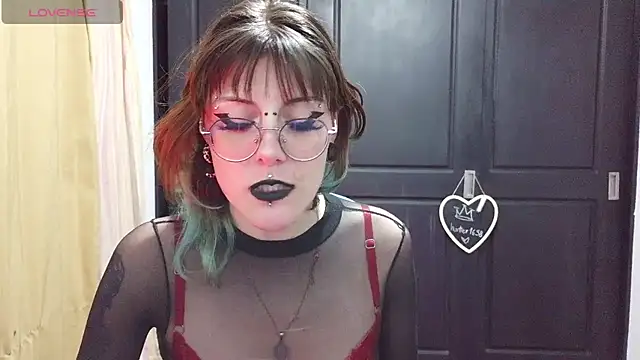 Rossiee_huntt live cam on StripChat