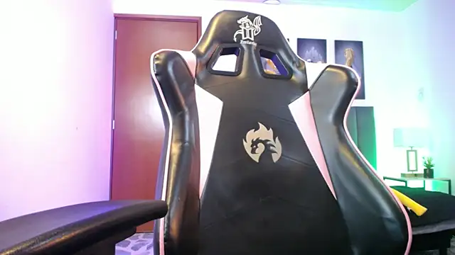 sahara_9 live cam on StripChat