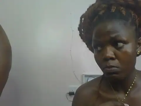 Black_prettty live cam on StripChat