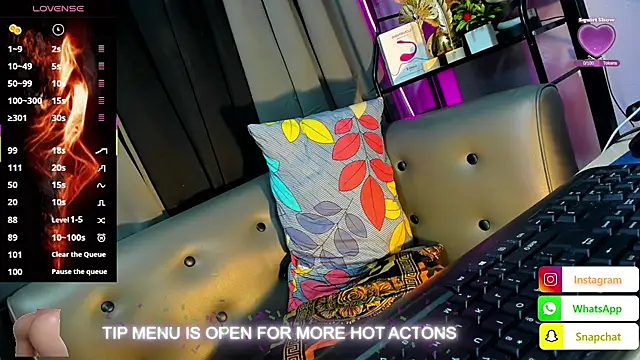 AlwaysHornyMia live cam on StripChat