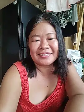 Lovelywoman43 live cam on StripChat