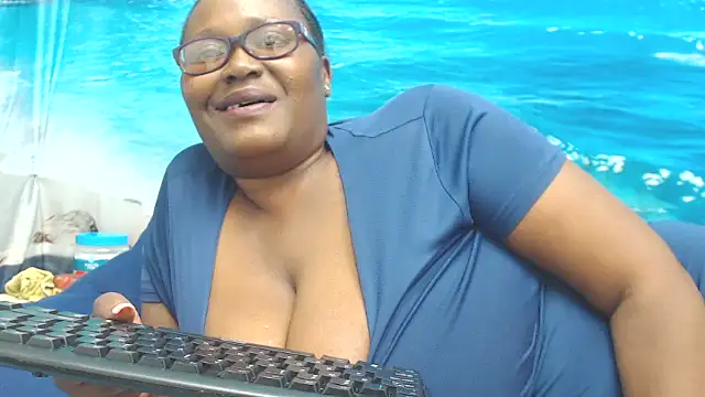 SexyBoobs44DD webcam