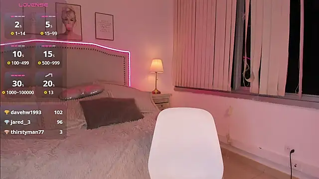 Isabella_ev live cam on StripChat