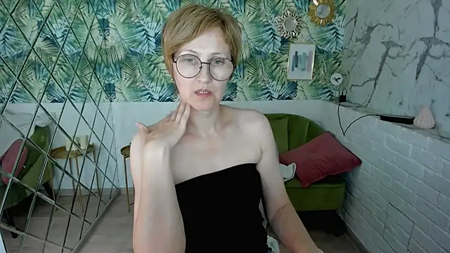 Paris_Cherry live cam on StripChat