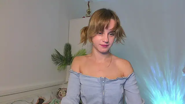 Tessa_Shy_ live cam on StripChat