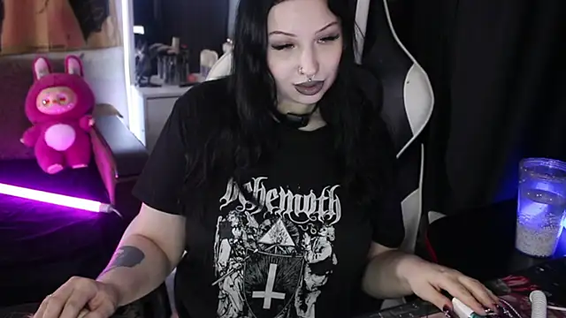 Kitty_goth live cam on StripChat