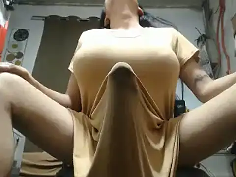 30cmHORSECOCKSELFSUCKER live cam on StripChat