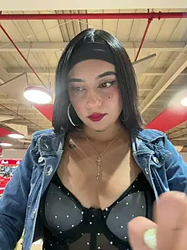 LilacNoir live cam on StripChat