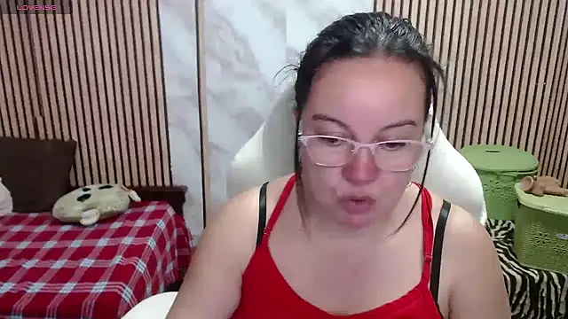 Sonialorens_ live cam on StripChat