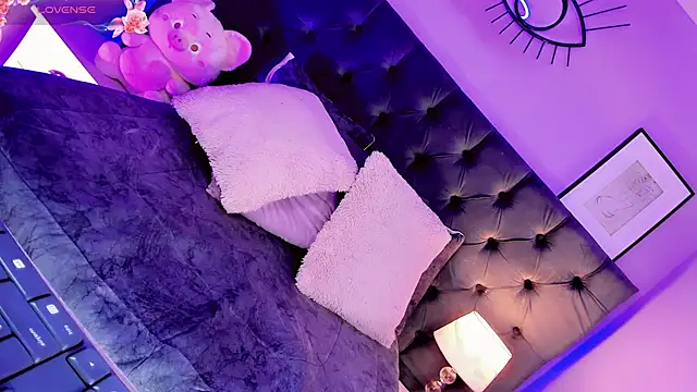 Amira_Ember webcam