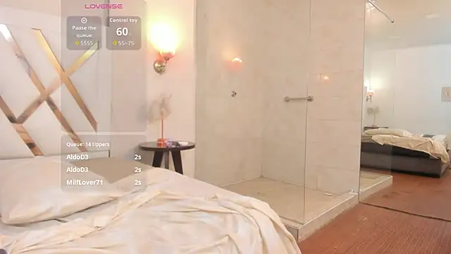 Sky_Collins_ webcam