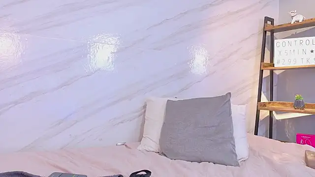 mia_gold_ webcam