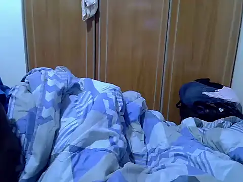 kaya_bear webcam