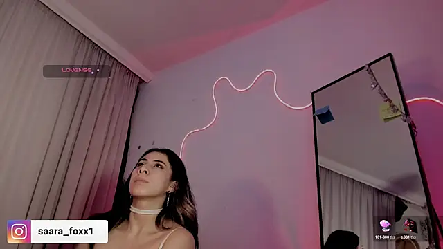 Sara_Foxx1 webcam