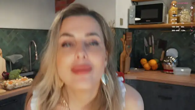 Lady--M webcam