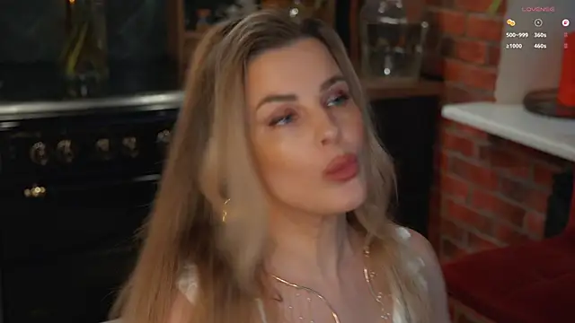 Lady--M live webcam show