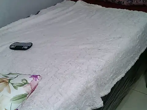 Juicy_Peech live webcam show
