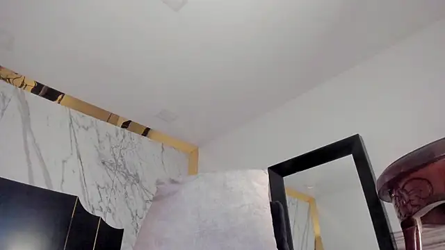 Bylie_Hills live cam on StripChat