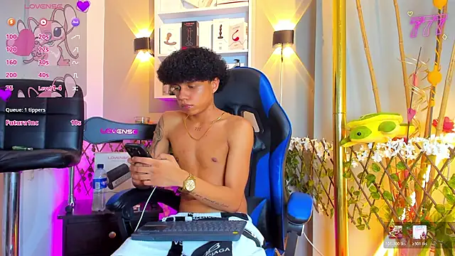 _taylor_black live cam on StripChat