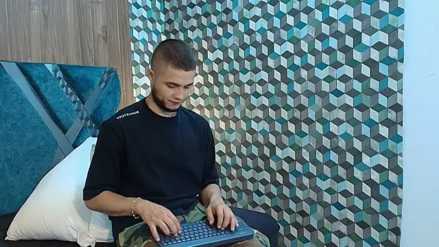 Joaho_Fernandez live cam on StripChat
