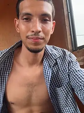 Guillermo618 live cam on StripChat