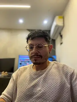 andrewlopezz live cam on StripChat