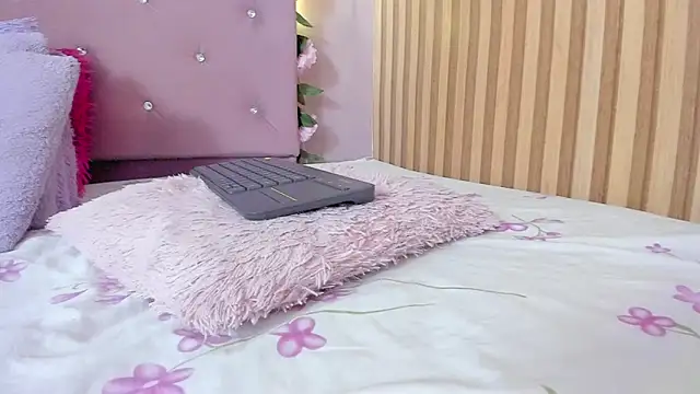 lovely__kiss__ webcam