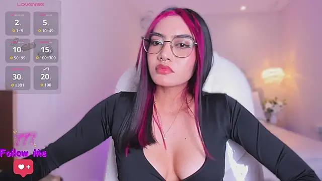 AzuraKindong live cam on StripChat