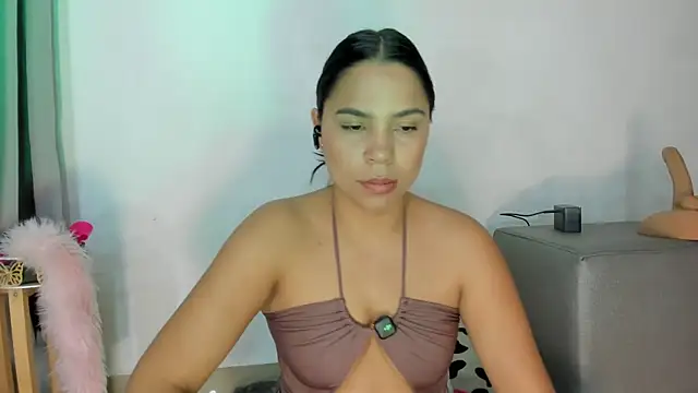Nanny_11 live cam on StripChat