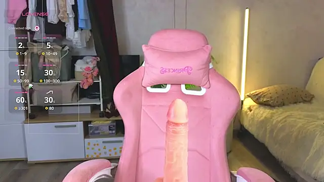 RitaGolden live cam on StripChat