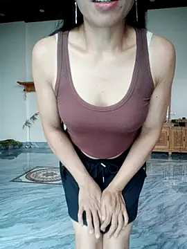 Bella-lynlyn live cam on StripChat