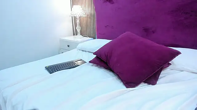 ScarletJons webcam