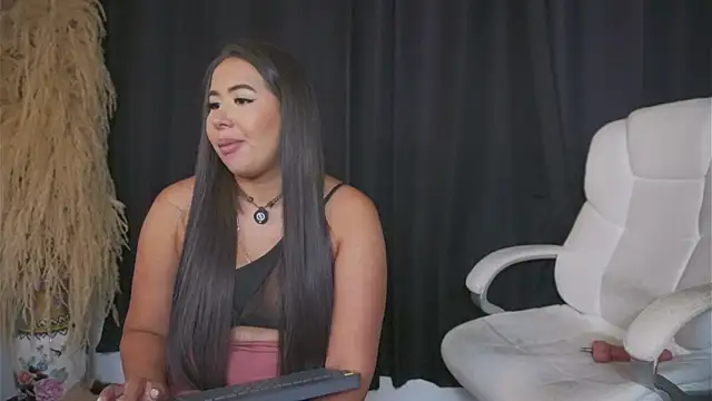 charlottelover21 Live Webcam on Stripchat
