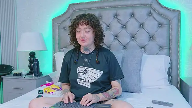 DaphneVelvett live cam on StripChat