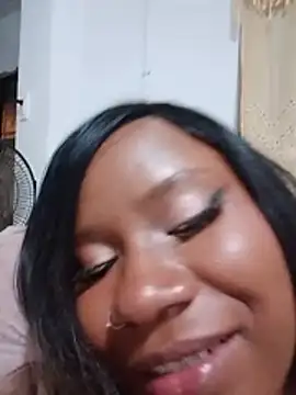 EmmilyRosee live cam on StripChat