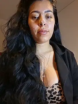 Luianna live cam on StripChat