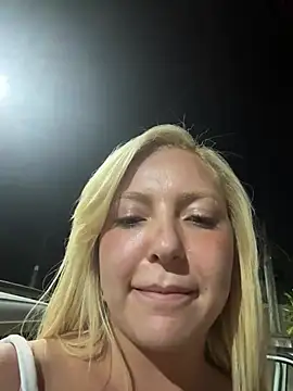 Juuhschmitt live cam on StripChat