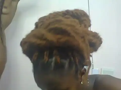 Black_prettty live cam on StripChat